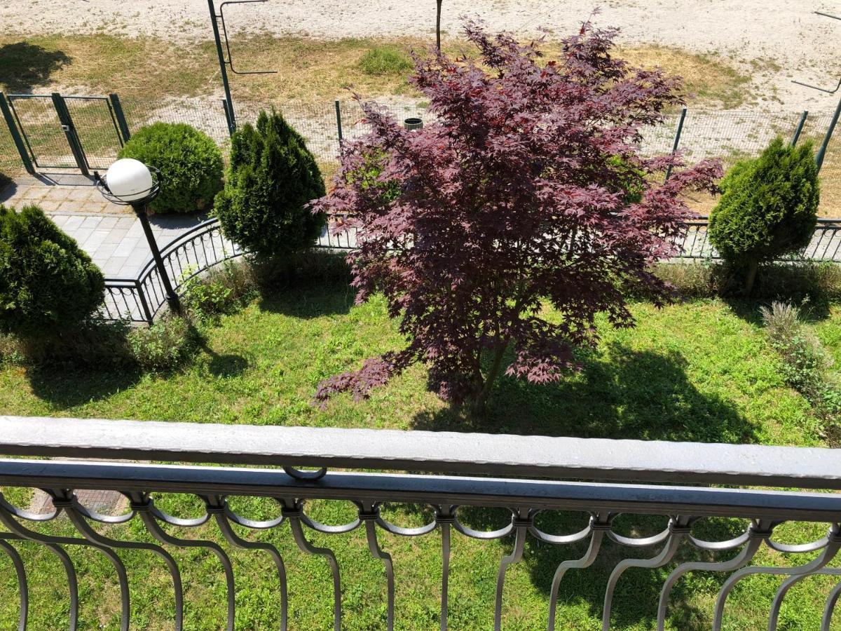 Green Oaza Apartment Фойніца Екстер'єр фото