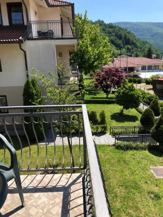 Green Oaza Apartment Фойніца Екстер'єр фото